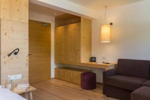 A seating area at Hotel Strobl Még 37 kép