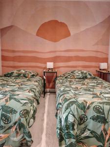 two beds sitting next to each other in a room at MaisonnetteAu36-centre-parking-cosy in Angoulême