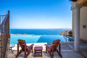 a patio with chairs and a view of the ocean at Corona del Mar #6 in Ocotal