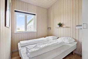 two beds in a room with a window at FY293-Faaborg-Mosegarden-42 in Faaborg