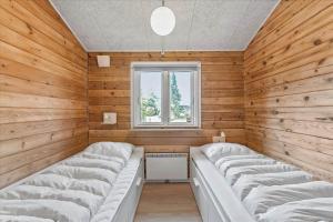 a room with two beds and a window at FY349-Svendborg-Blaklokkevej-8 in Svendborg