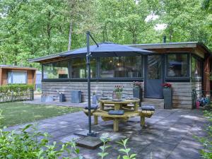 a picnic table with an umbrella in front of a building at t Heische hofje in Zeeland