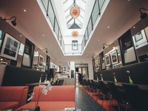 a restaurant with a row of chairs and tables at Dancenter Hotel Jomfru Ane Standard Double in Aalborg