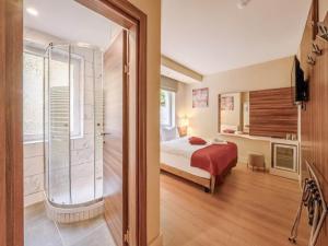 a bedroom with a bed and a glass shower at Sunday Schwarzbachtal Double Room Forest View in Erlbach