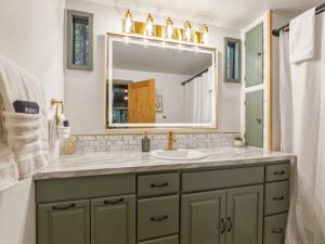 a bathroom with a sink and a mirror at Ravens Retreat in Index