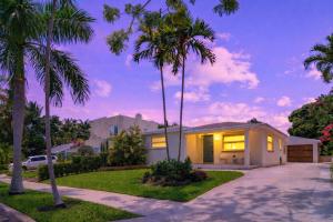 a house with palm trees in front of it at Private Pool w Guest House Northwood Hills in Riviera Beach