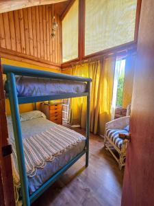 a bedroom with a bunk bed and a window at Casa Amanecer Vichuquén in Vichuquén Lake