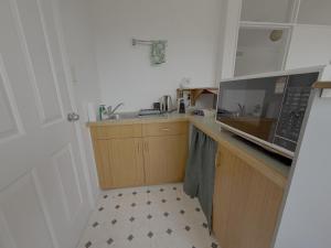 a kitchen with a microwave and a sink at Tamar Vista Retreat in Legana