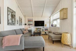 a living room with a couch and a tv at 8014-Knebel-Rastestedet-16 in Knebel