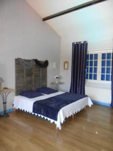 Giường trong phòng chung tại Le Relais Du Grand Logis