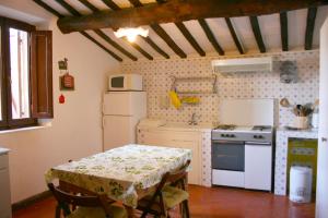 Кухня или мини-кухня в Olivo
