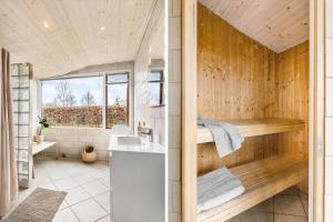 a bathroom with a sink and a bath tub at 1566-Dronningmolle-Vipstjertvej-12 in Dronningmølle