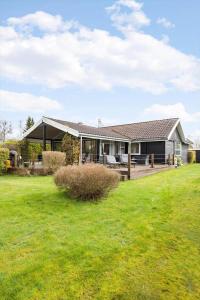 a house with a large yard in front of it at 1566-Dronningmolle-Vipstjertvej-12 in Dronningmølle
