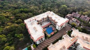 an aerial view of a large house with a swimming pool at Casa Luma 1BHK Furnished Siolim Swimming Pool Jacuzzi Sauna in Cunchelim
