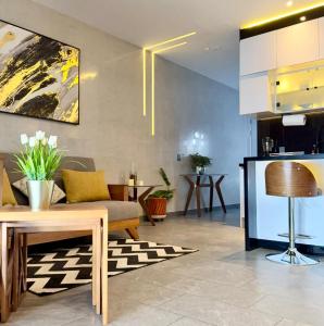 a living room with a couch and a table at Stylish Loft for 4 Reforma CDMX Ideal Long Stay in Mexico City