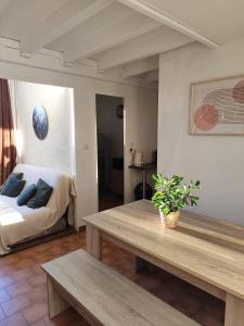 a living room with a bed and a table and a couch at Appartement en résidence Valras-Plage in Valras-Plage