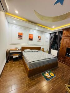 a bedroom with a bed and a desk in it at Tôm Tít Homestay in Phú Quốc