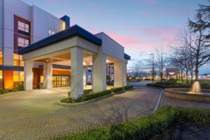 a building with a fountain in front of it at Hampton Inn & Suites by Hilton Langley-Surrey in Surrey