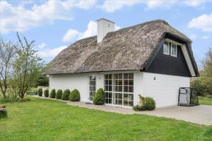 a white house with a thatched roof at 20145-Ulfborg-Knakvej-16 in Ulfborg