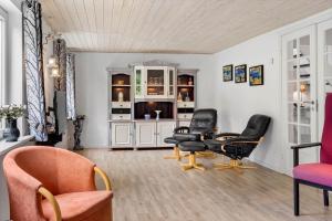 a living room with chairs and a table at 80057-Ulfborg-Rolighedsvej-3 in Ulfborg +14 photos
