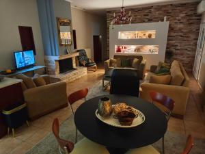 Zona d'estar a Villa Gomfoi Trikala - Smart Town BnB