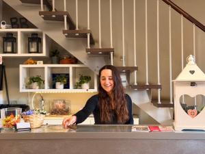 a woman sitting at a counter in a kitchen at Cameracaffè sul Lago in Arezzo