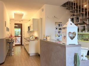 a kitchen with a counter with a bird house on it at Cameracaffè sul Lago in Arezzo