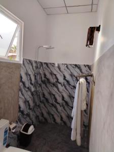 a bathroom with a black and white marble wall at Robert Ayurveda Villa in Bentota +37 photos