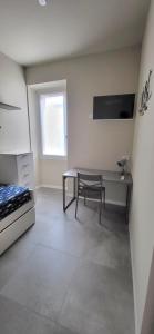 a room with a desk and a table and a chair at Casa Ilenia Clusane d'Iseo in Clusane sul Lago