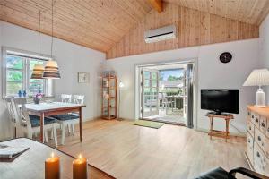 a living room with a dining table and a television at SL283-Slagelse-Havesangervej-2 in Slagelse