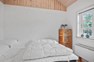 a white bedroom with a bed and a window at SL283-Slagelse-Havesangervej-2 in Slagelse