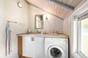 a bathroom with a washing machine and a sink at K20031-Kalundborg-Kystagervej-29 in Kalundborg