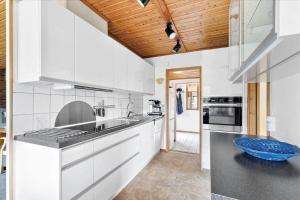 a kitchen with white cabinets and a blue bowl on the counter at K20061-Gorlev-Eranthisvej-7 in Gørlev