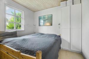a bedroom with a bed and a window at SL325-Slagelse-Ringduevej-6 in Slagelse