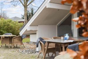 a patio with a table and chairs and a building at K20063-Store-Fuglede-Ostvej-6 in Store Fuglede