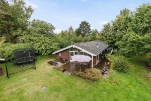 an aerial view of a small house with a grill at K19045-Kalundborg-Lobelievej-3 in Kalundborg