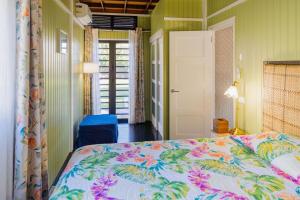 เตียงในห้องที่ Faré Manea