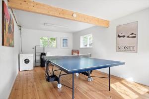 a ping pong table in the middle of a room at SKA580-Perstorp-Oerahult-708 in Perstorp