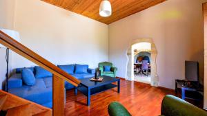 a living room with a blue couch and a table at Villa Andrianna in Frés