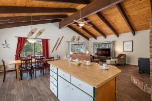a kitchen and living room with a couch and a table at Maple Leaf Lodge by NW Comfy Cabins in Leavenworth +49 photos