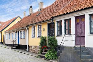 a row of houses on a street at SKA117-Simrisham-Skepparegatan-6 in Simrishamn +10 photos