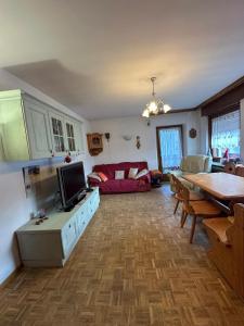 a living room with a couch and a table at Calvi's Center Home in Auronzo di Cadore
