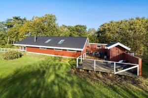 an overhead view of a red barn with a porch at 20223-Samso-Rosenvej-8 in Tanderup