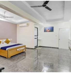 a bedroom with a bed and a ceiling fan at Hotel krishna in Mānsa