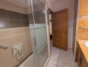 a shower with a glass door in a bathroom at Sol-Y-Days Avenue Camargue, grande maison proche centre et mer in Le Grau-du-Roi