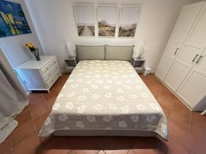 a small bedroom with a bed and a dresser at Residence Virgilio in Sirmione