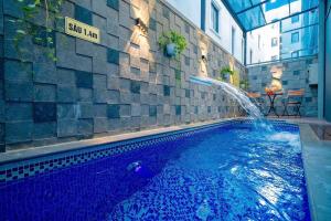 a swimming pool with a fountain in a building at Thời đại Hotel in Thanh Hóa