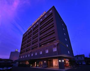 a building with a hotel sign on top of it at Hotel nanvan浜名湖 in Kosai