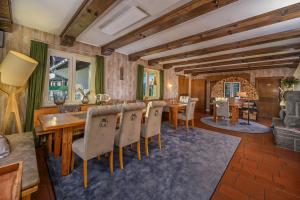 a dining room with a table and chairs at Allgäuer Panoramahotel in Oberstaufen