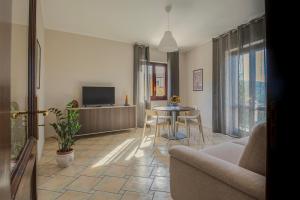 a living room with a table and a tv at Hera Home B&B in Serra Pedace